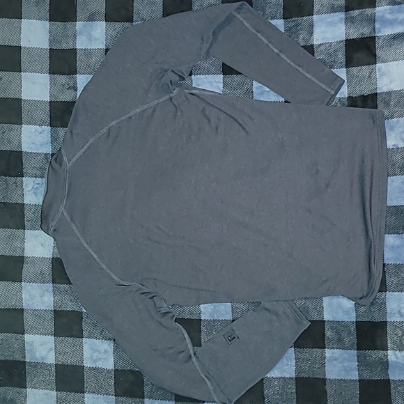 Vintage. Made in USA. Patagonia. Stretchy longsleeve. 1/4 zip pullover. Size Med - Picture 13 of 16